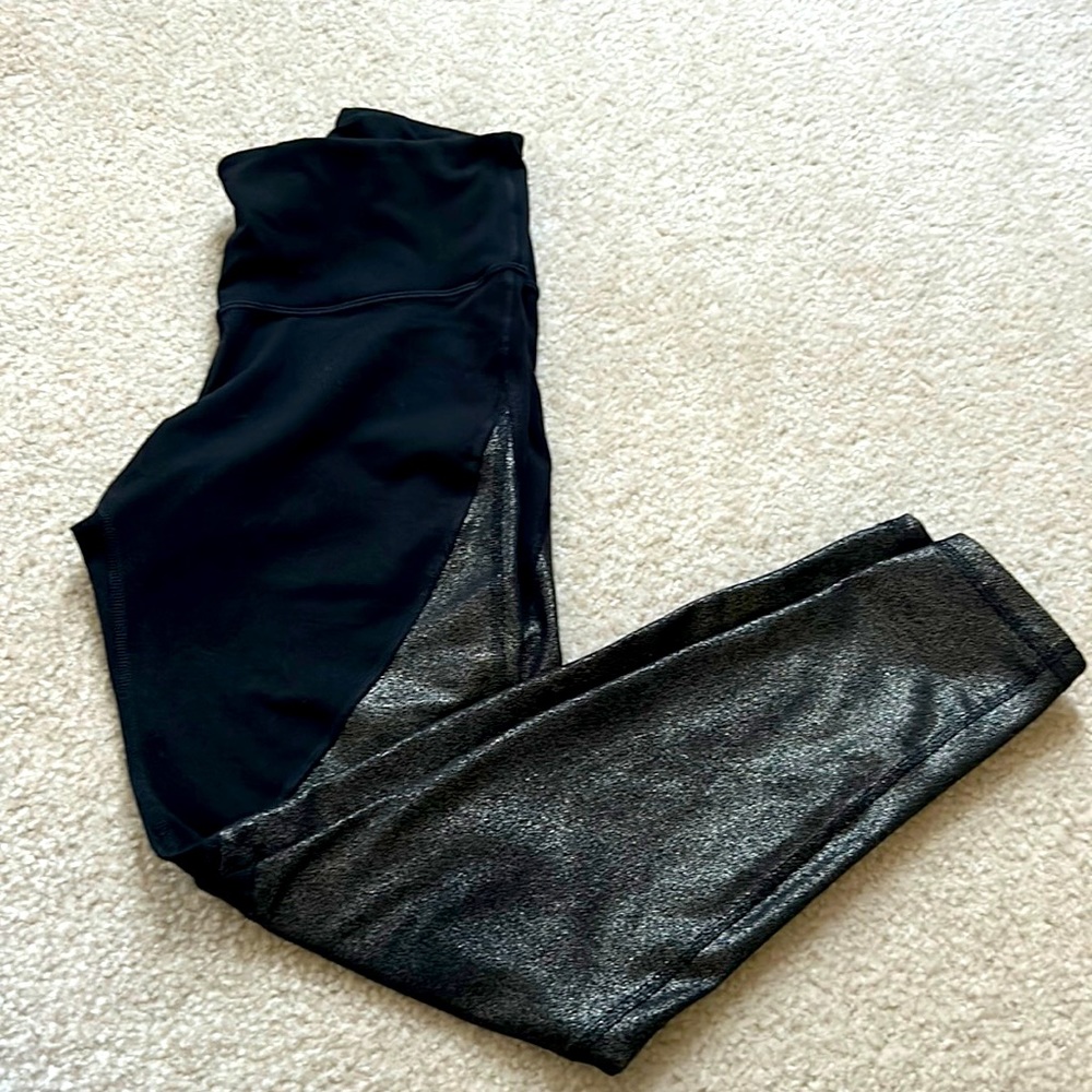 Old Navy active black and gold leggings size medium